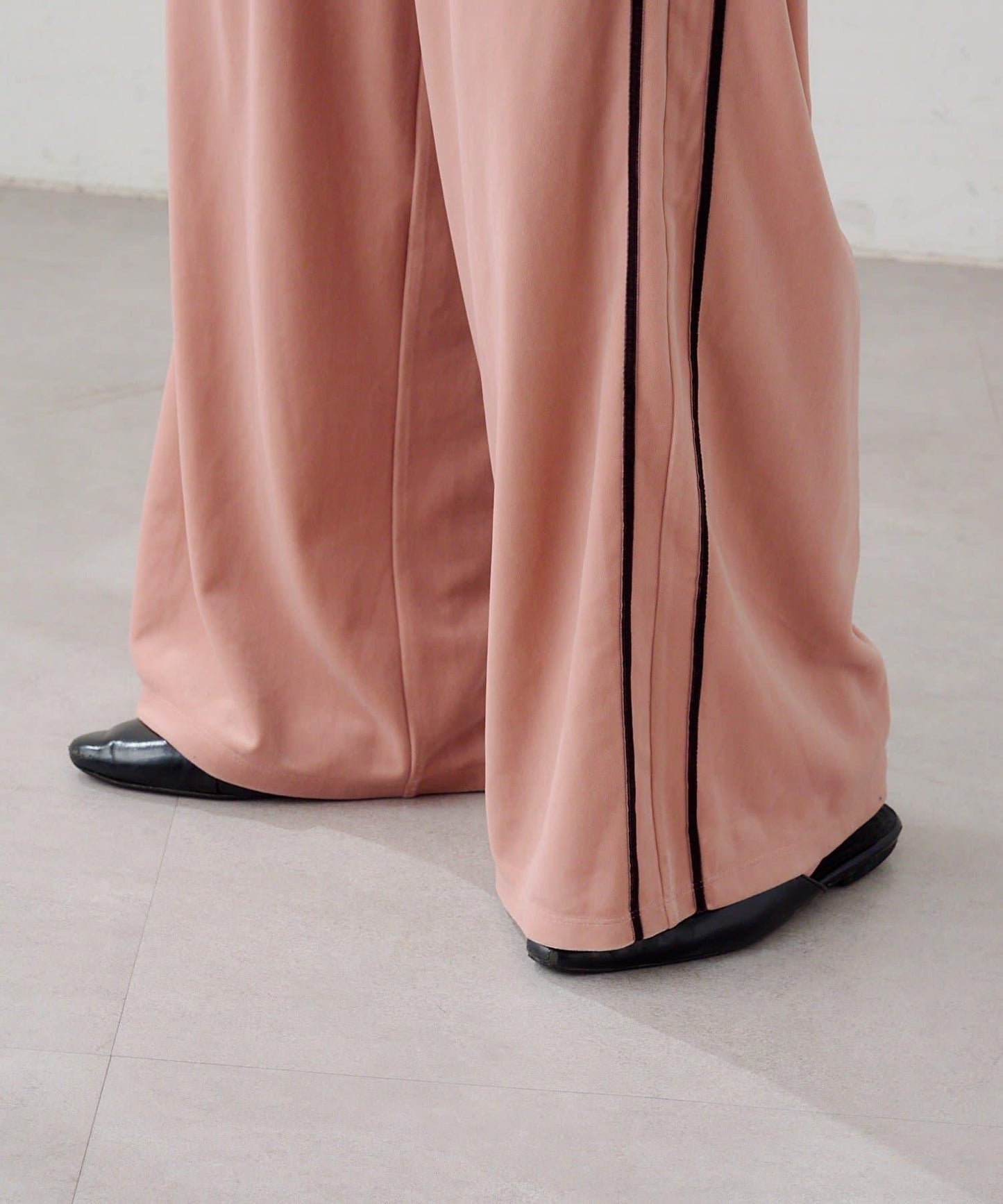 B 天鵝絨側邊條紋褲