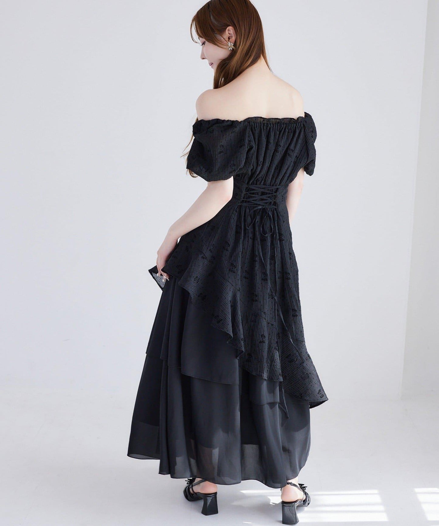 不對稱下襬層疊長款連衣裙