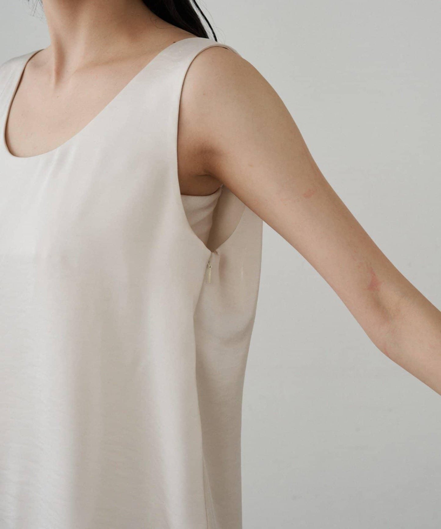 2WAY無袖緞面長款上衣