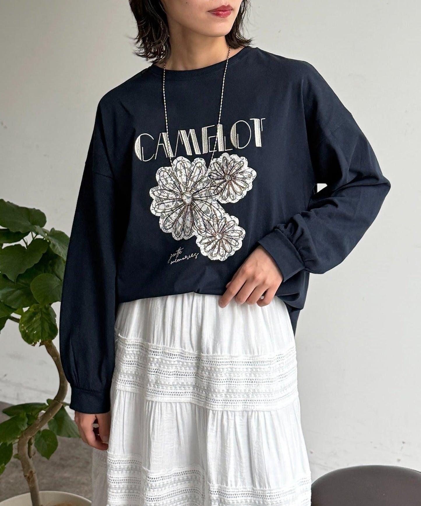 線花刺繡貼章長袖T恤