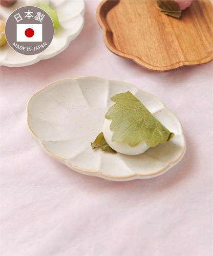 橢圓菊紋 17cm 茶與糰子圖案 盤