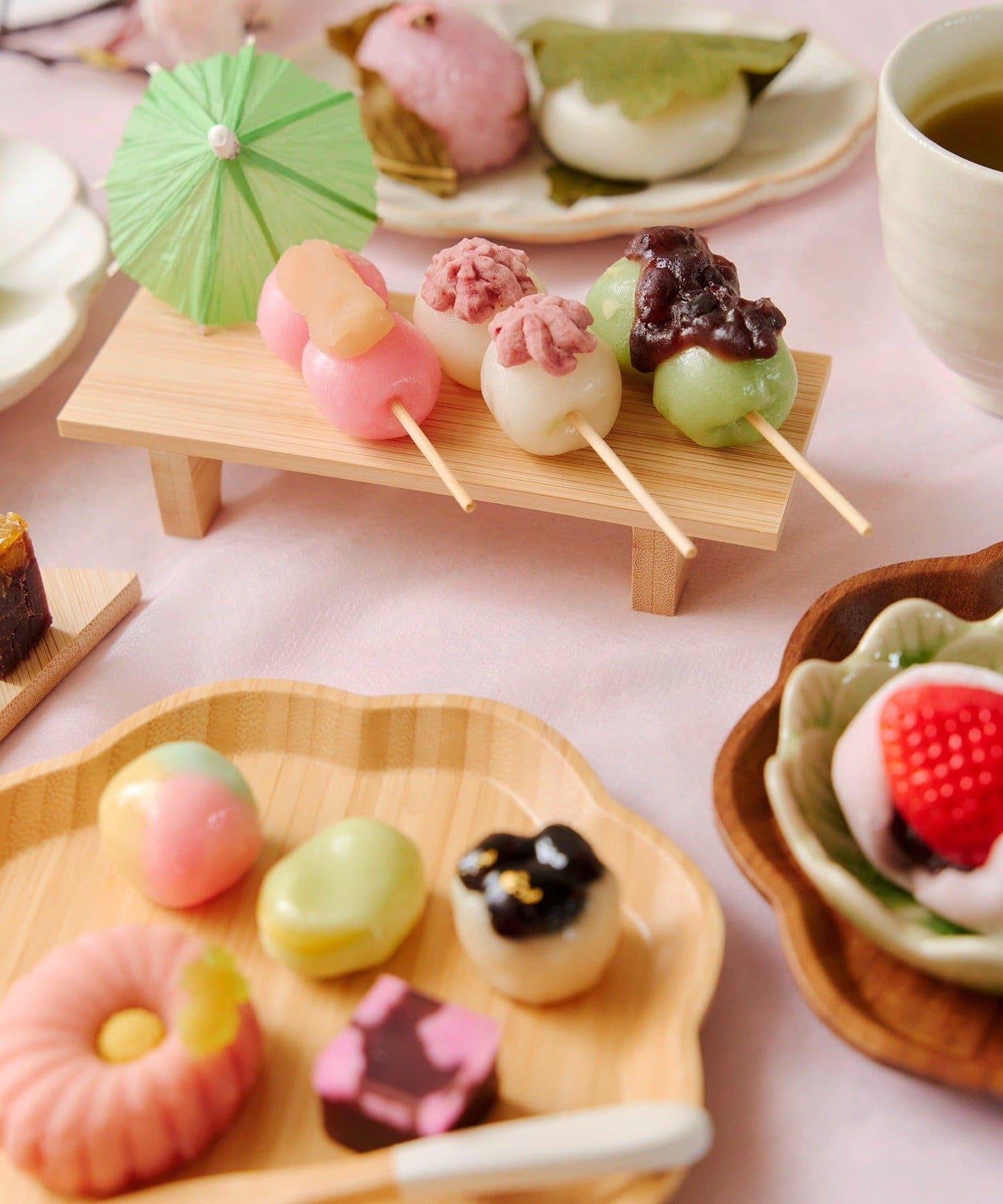 橢圓菊紋 17cm 茶與糰子圖案 盤