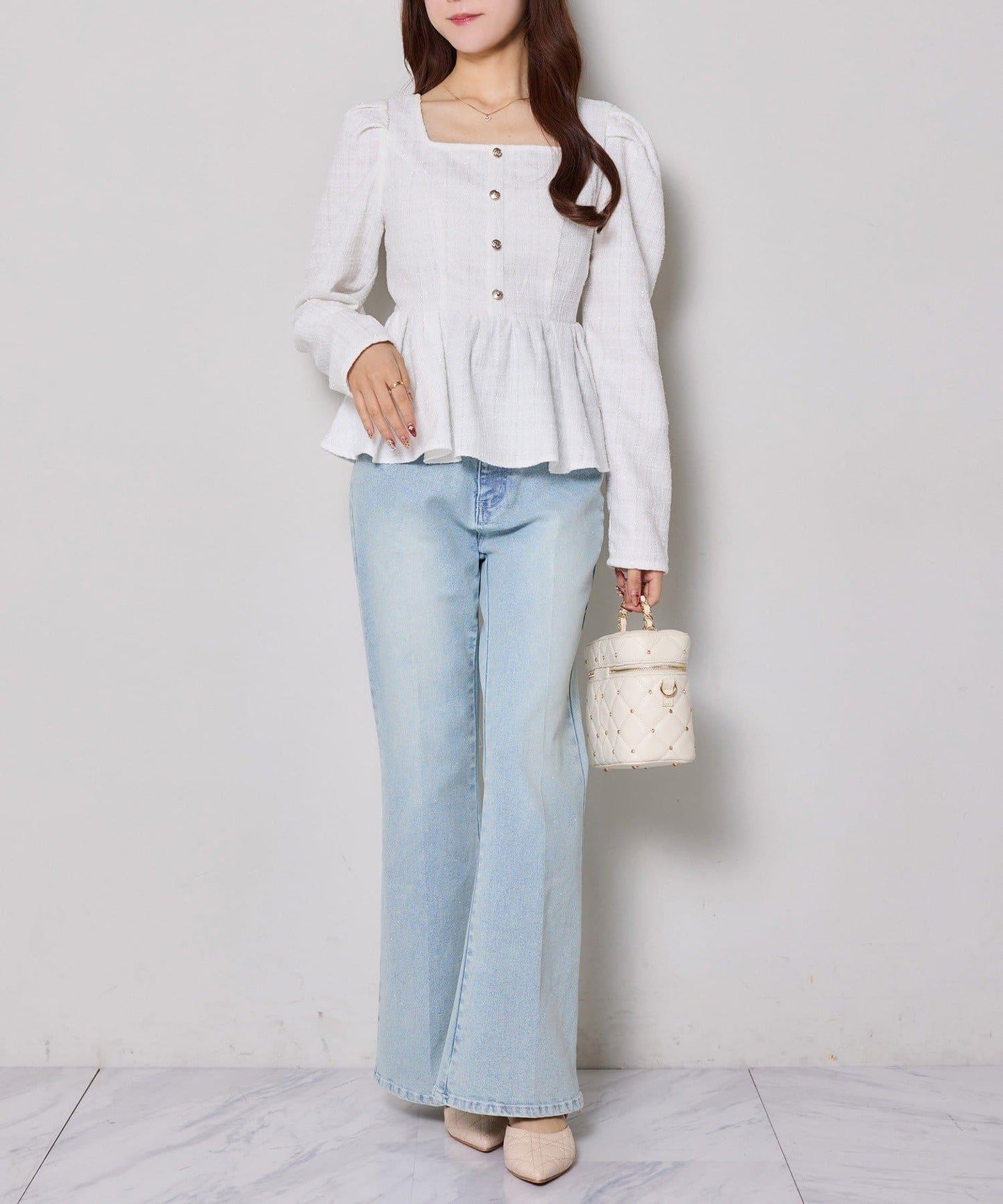 one after another 後背蕾絲荷葉下襬上衣