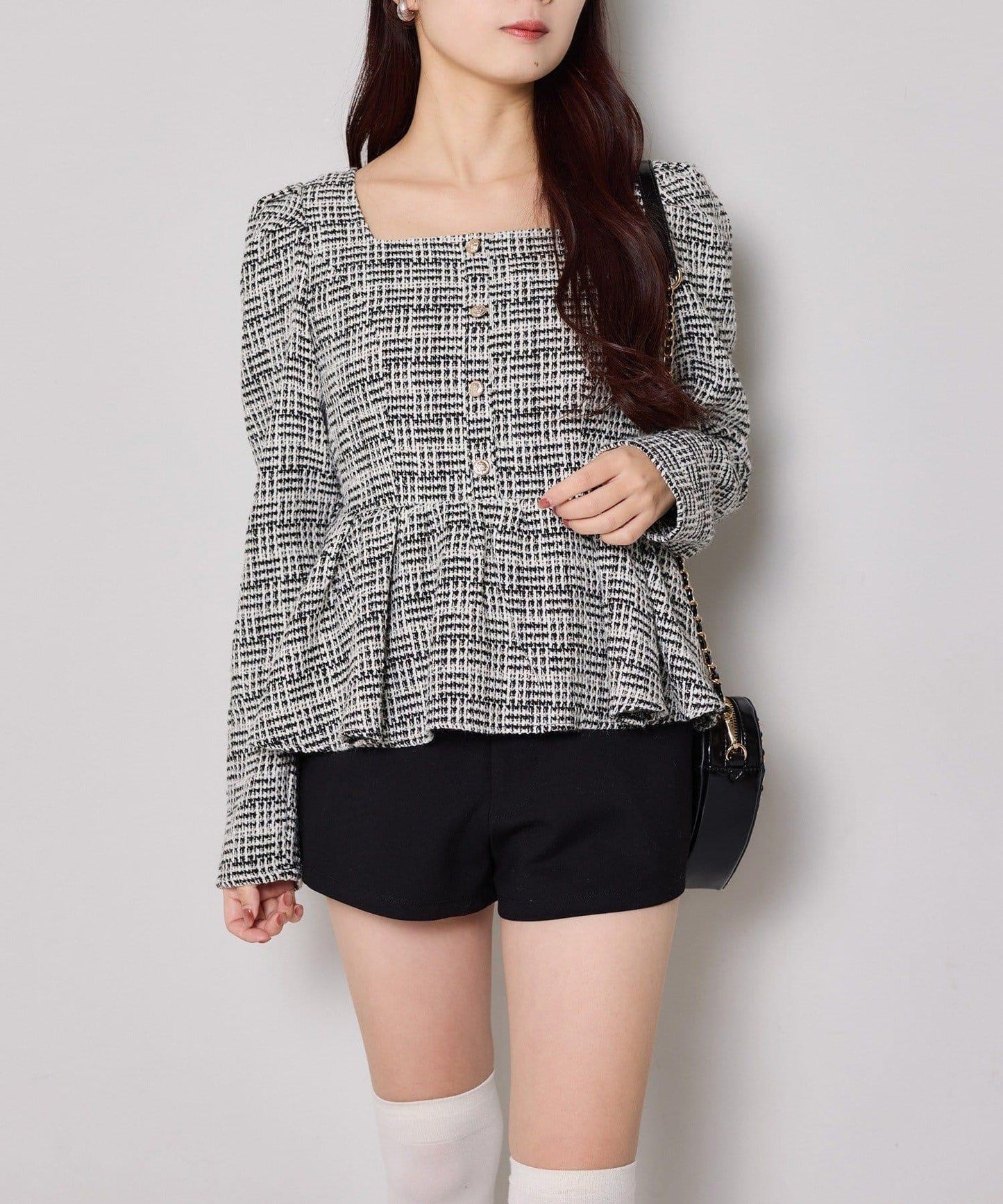 one after another 後背蕾絲荷葉下襬上衣