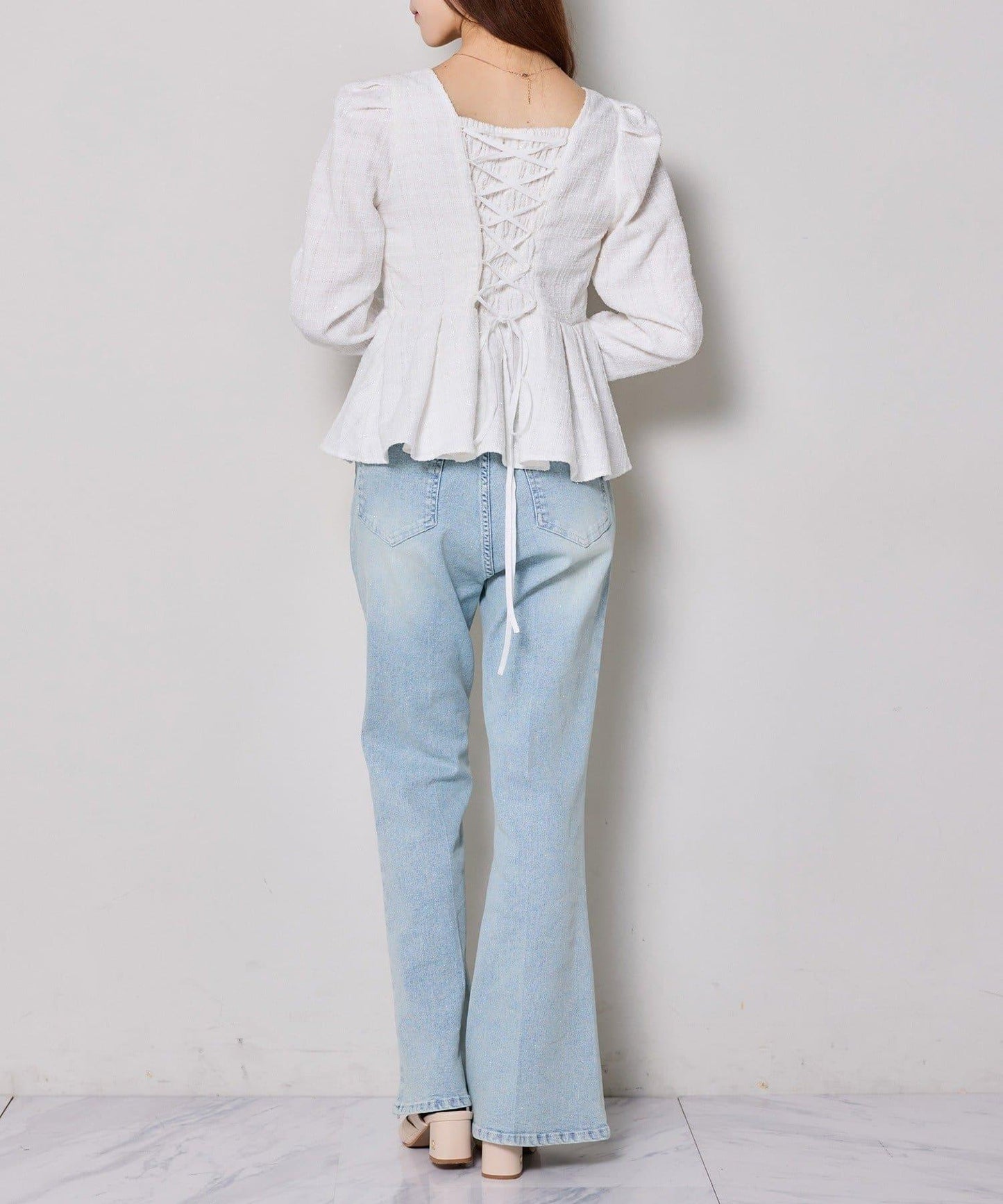 one after another 後背蕾絲荷葉下襬上衣