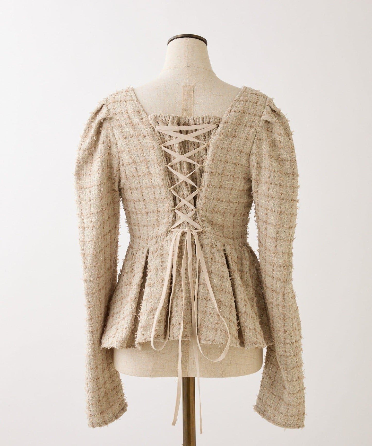 one after another 後背蕾絲荷葉下襬上衣