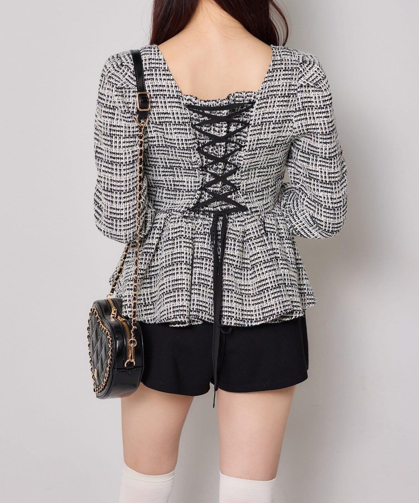 one after another 後背蕾絲荷葉下襬上衣