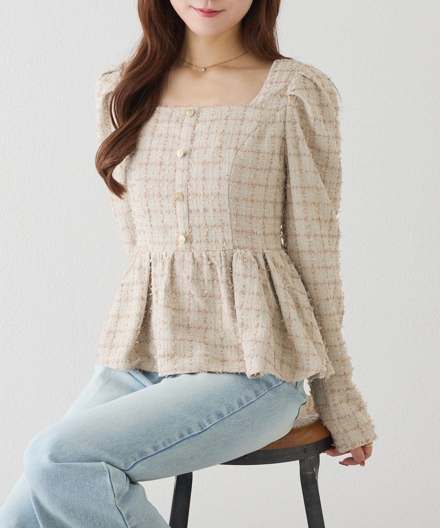 one after another 後背蕾絲荷葉下襬上衣