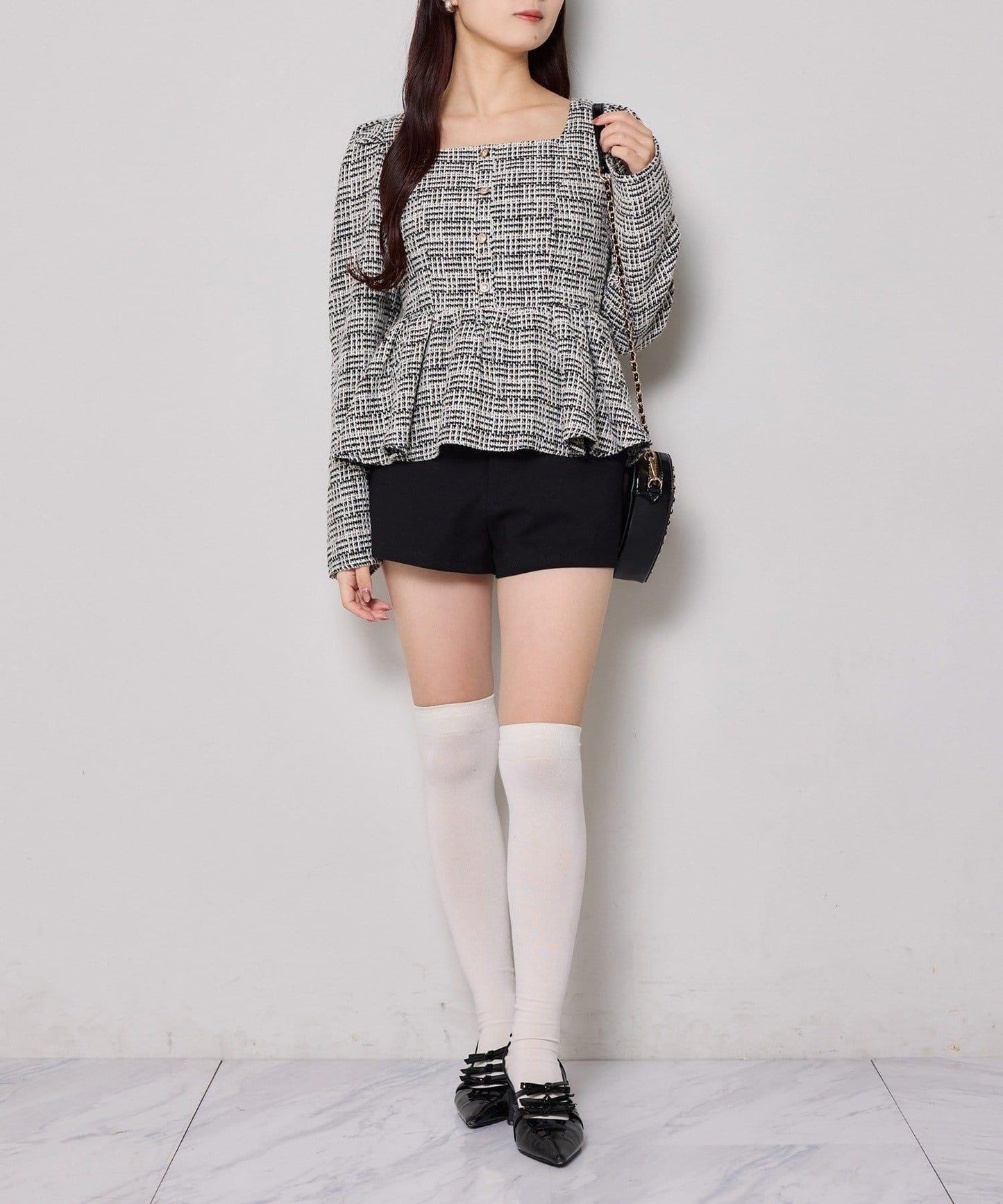 one after another 後背蕾絲荷葉下襬上衣