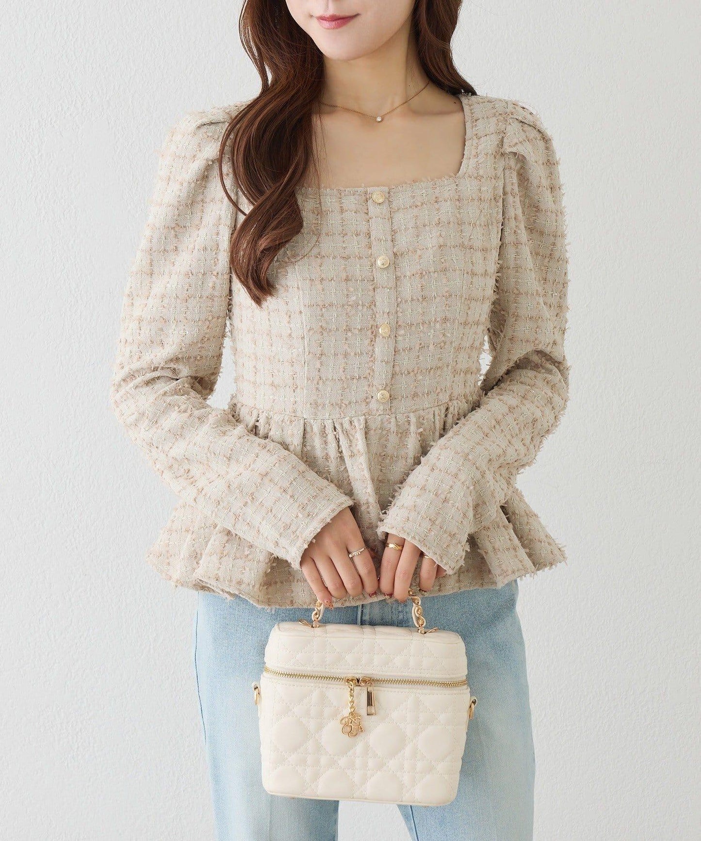 one after another 後背蕾絲荷葉下襬上衣