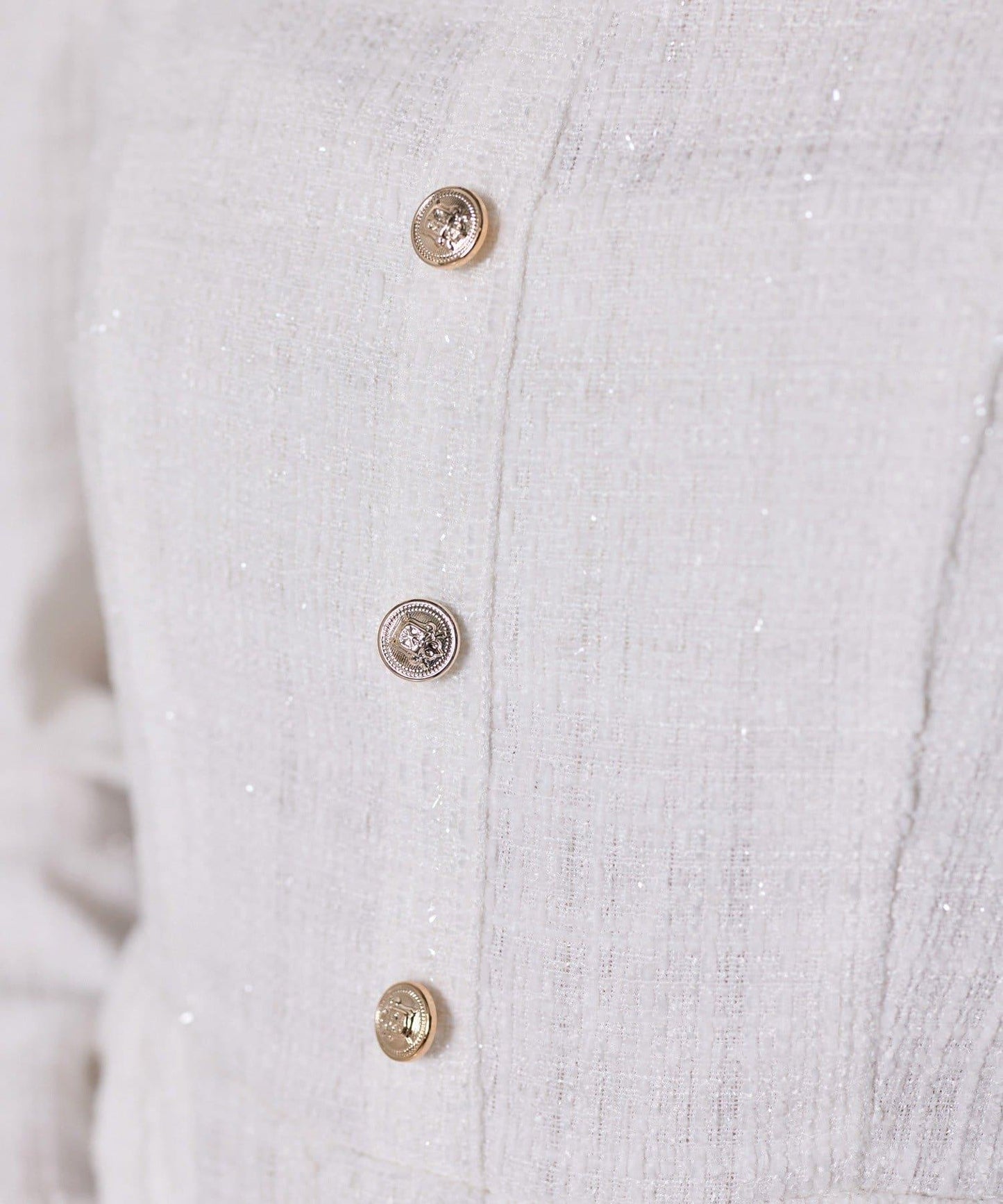 one after another 後背蕾絲荷葉下襬上衣