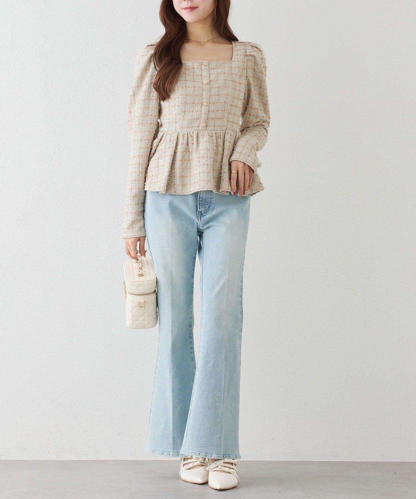 one after another 後背蕾絲荷葉下襬上衣