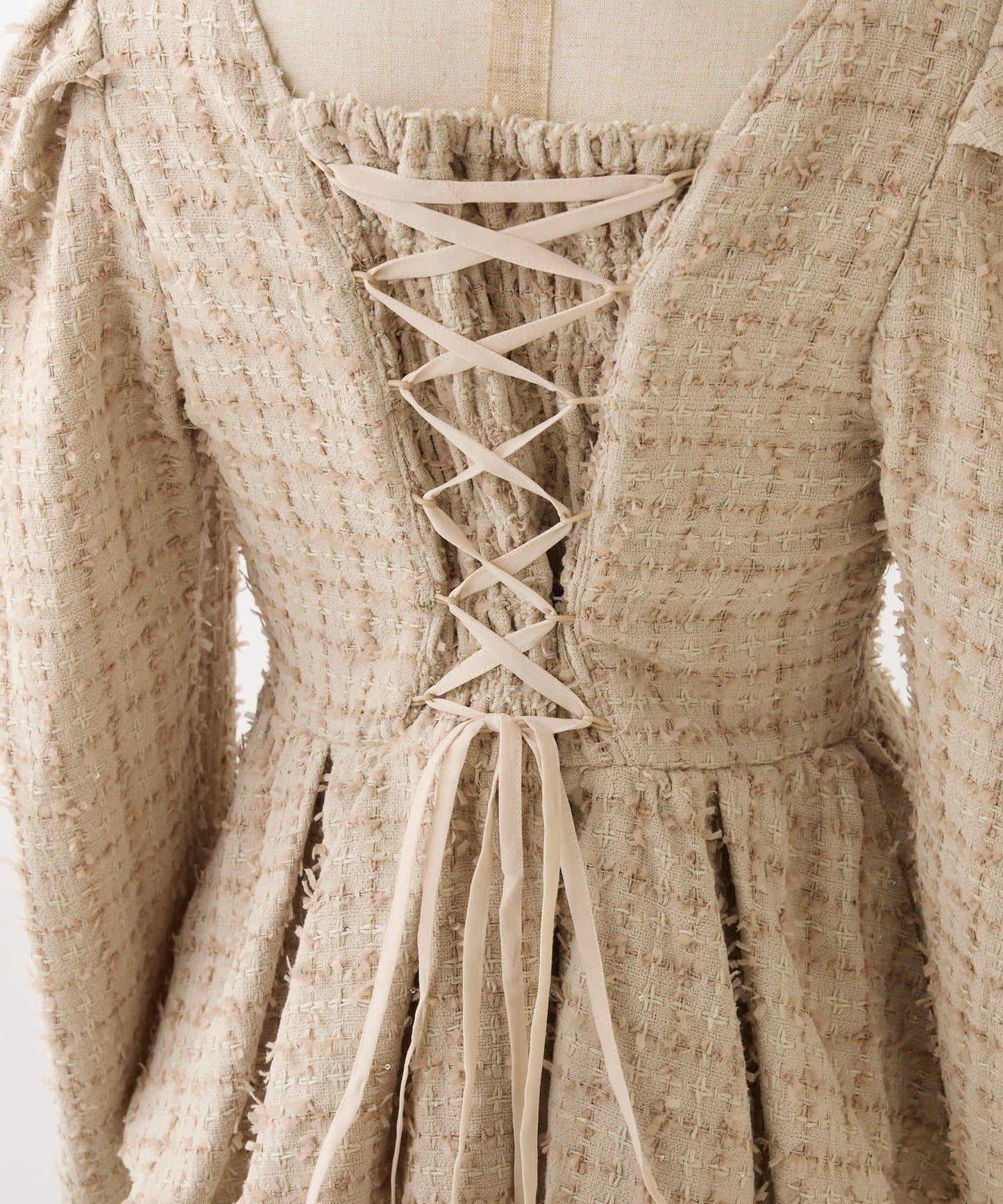 one after another 後背蕾絲荷葉下襬上衣