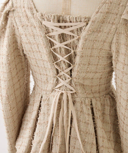 one after another 後背蕾絲荷葉下襬上衣