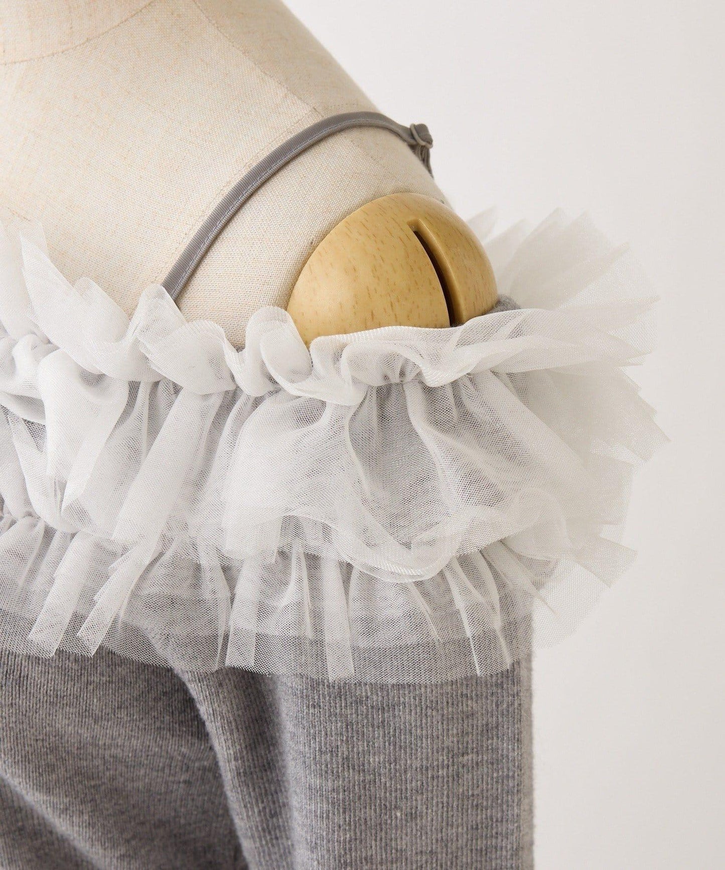 one after another 露肩網紗荷葉邊 針織上衣