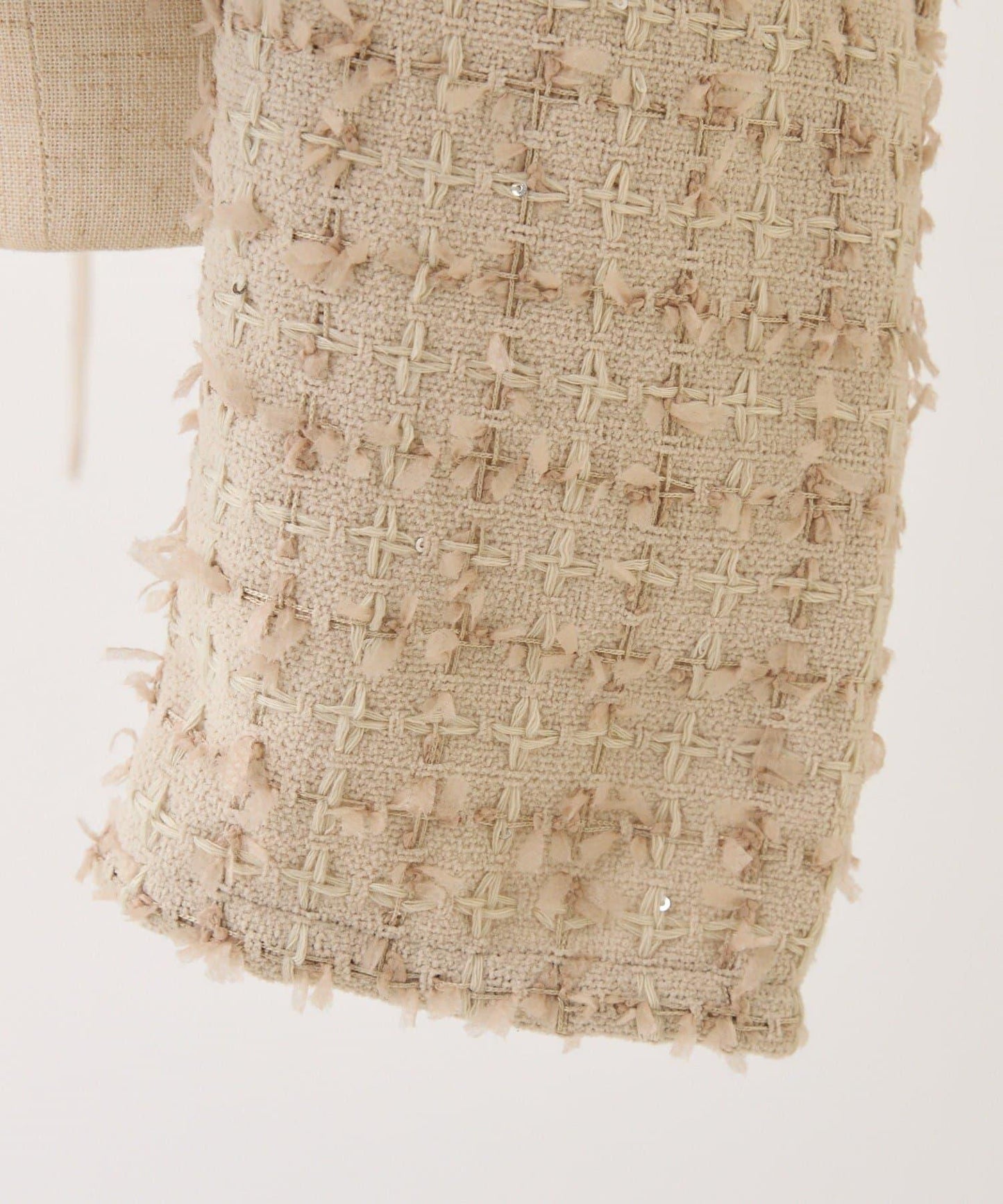 one after another 後背蕾絲荷葉下襬上衣