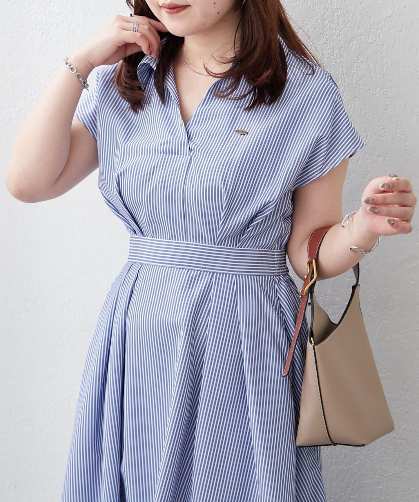 美型剪裁 開襟 法式袖 連衣裙