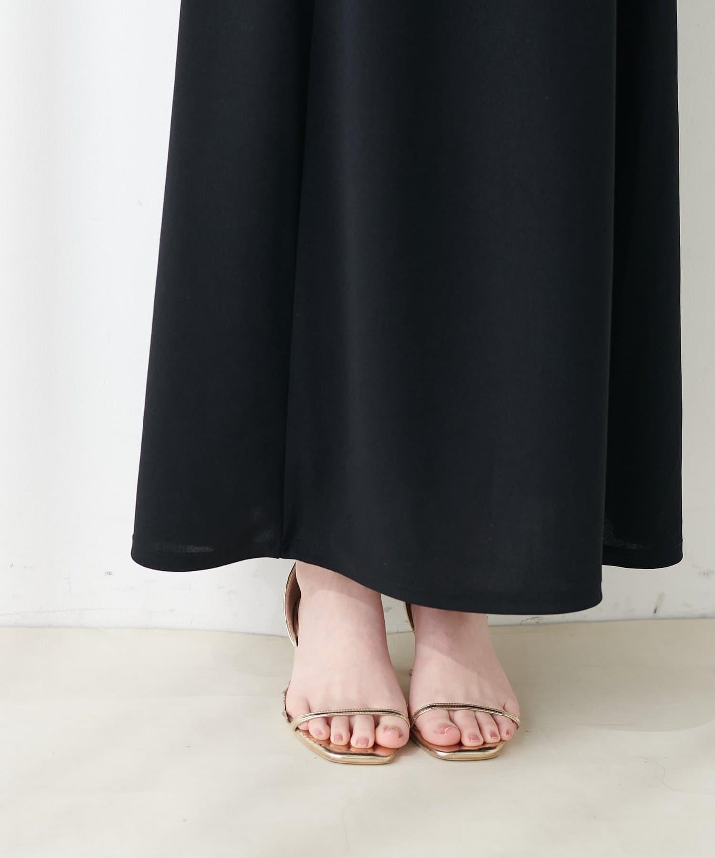 垂墜剪裁吊帶連衣裙