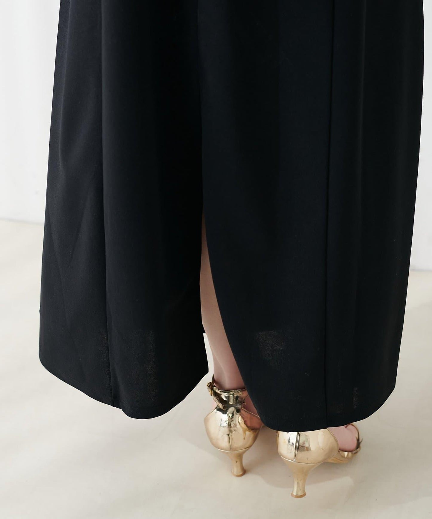 垂墜剪裁吊帶連衣裙