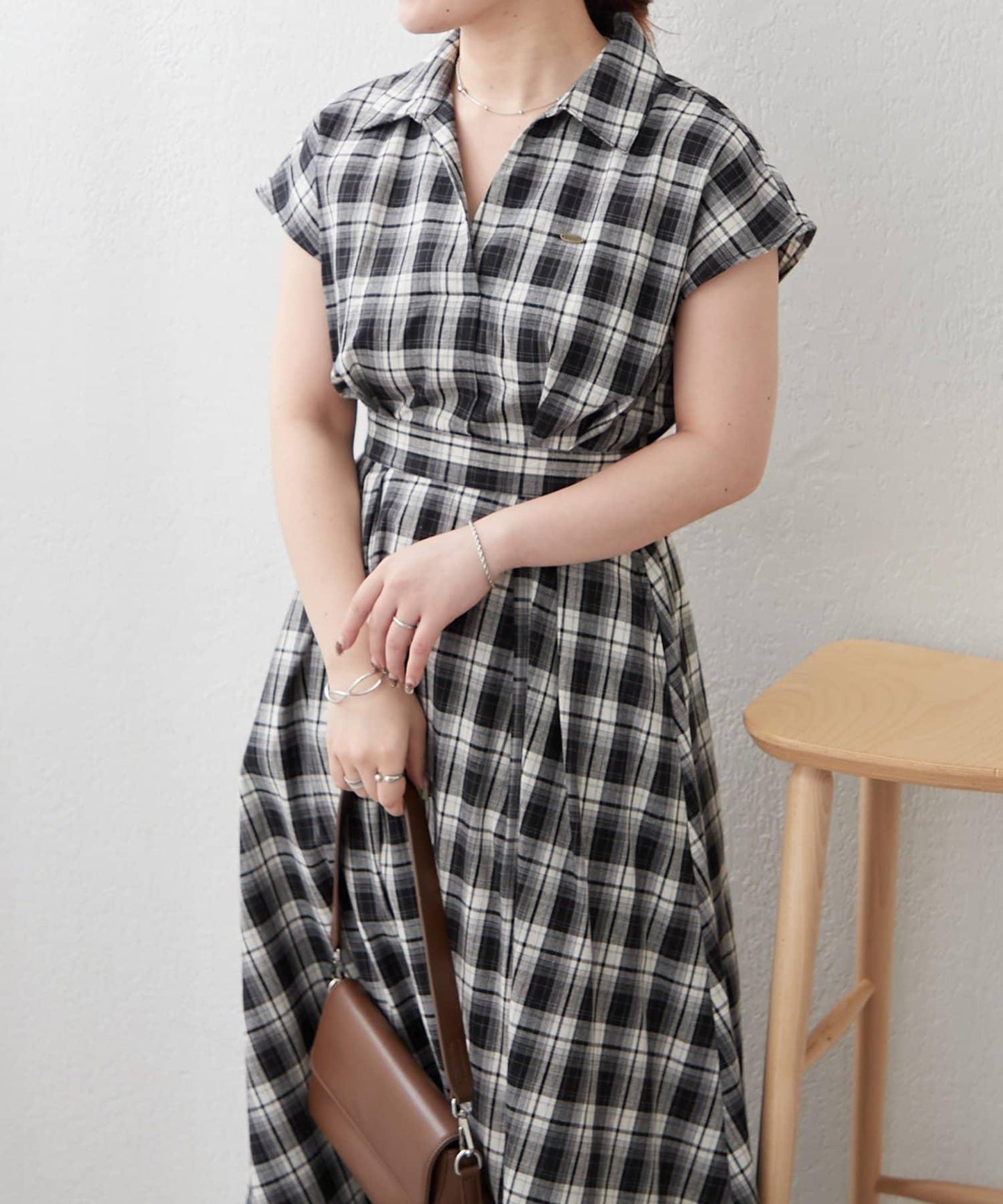 美型剪裁 開襟 法式袖 連衣裙