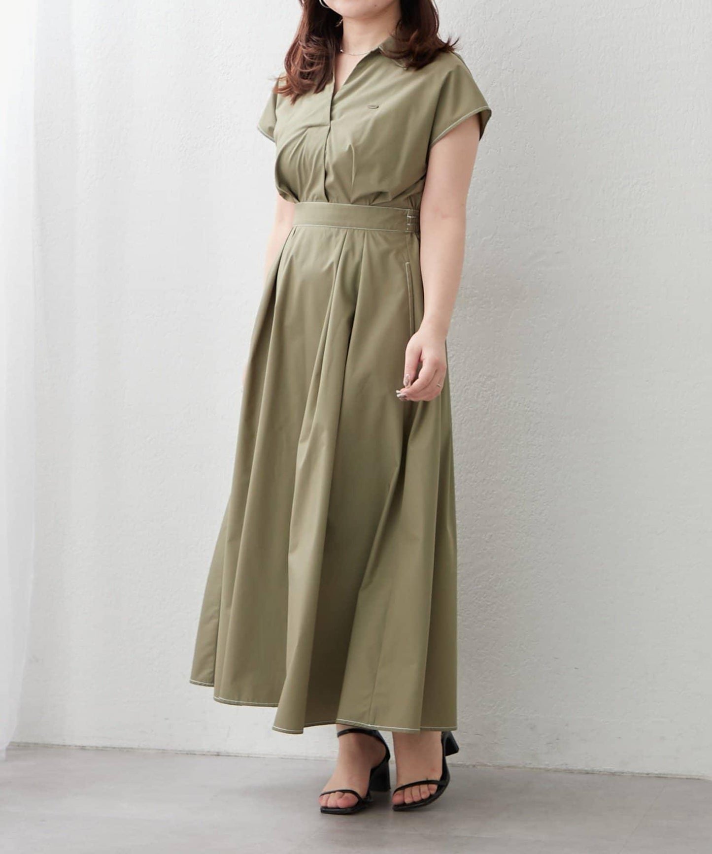 美型剪裁 開襟 法式袖 連衣裙