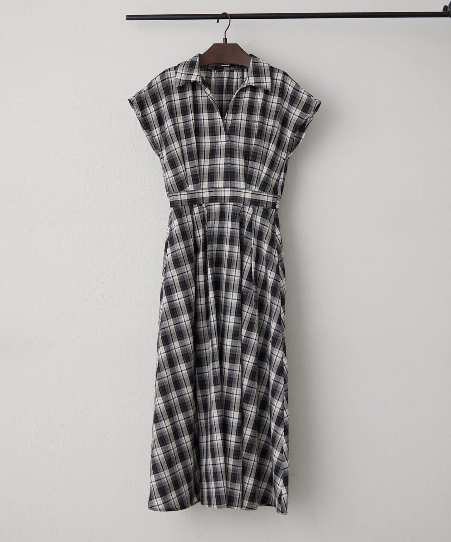 美型剪裁 開襟 法式袖 連衣裙