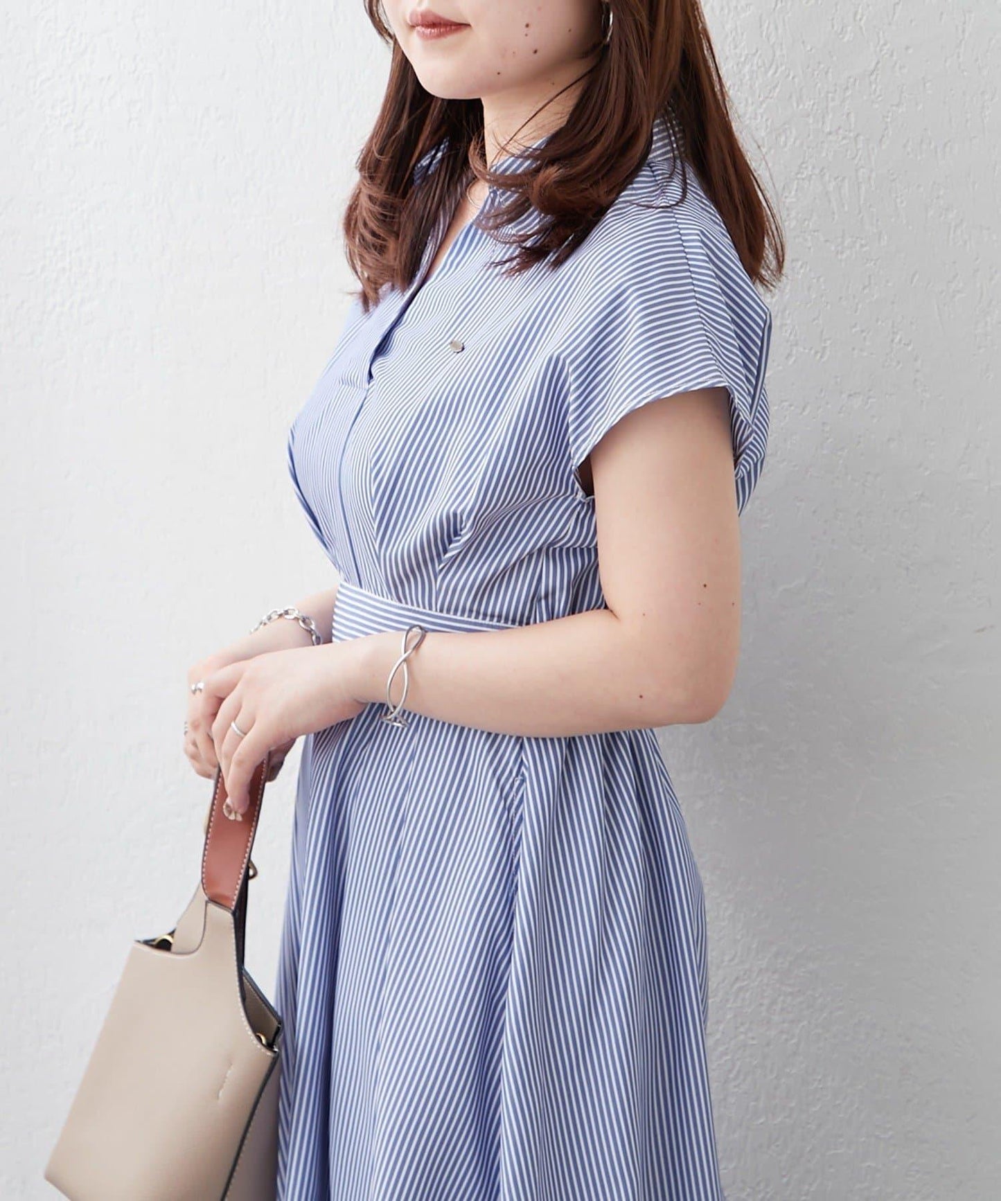 美型剪裁 開襟 法式袖 連衣裙