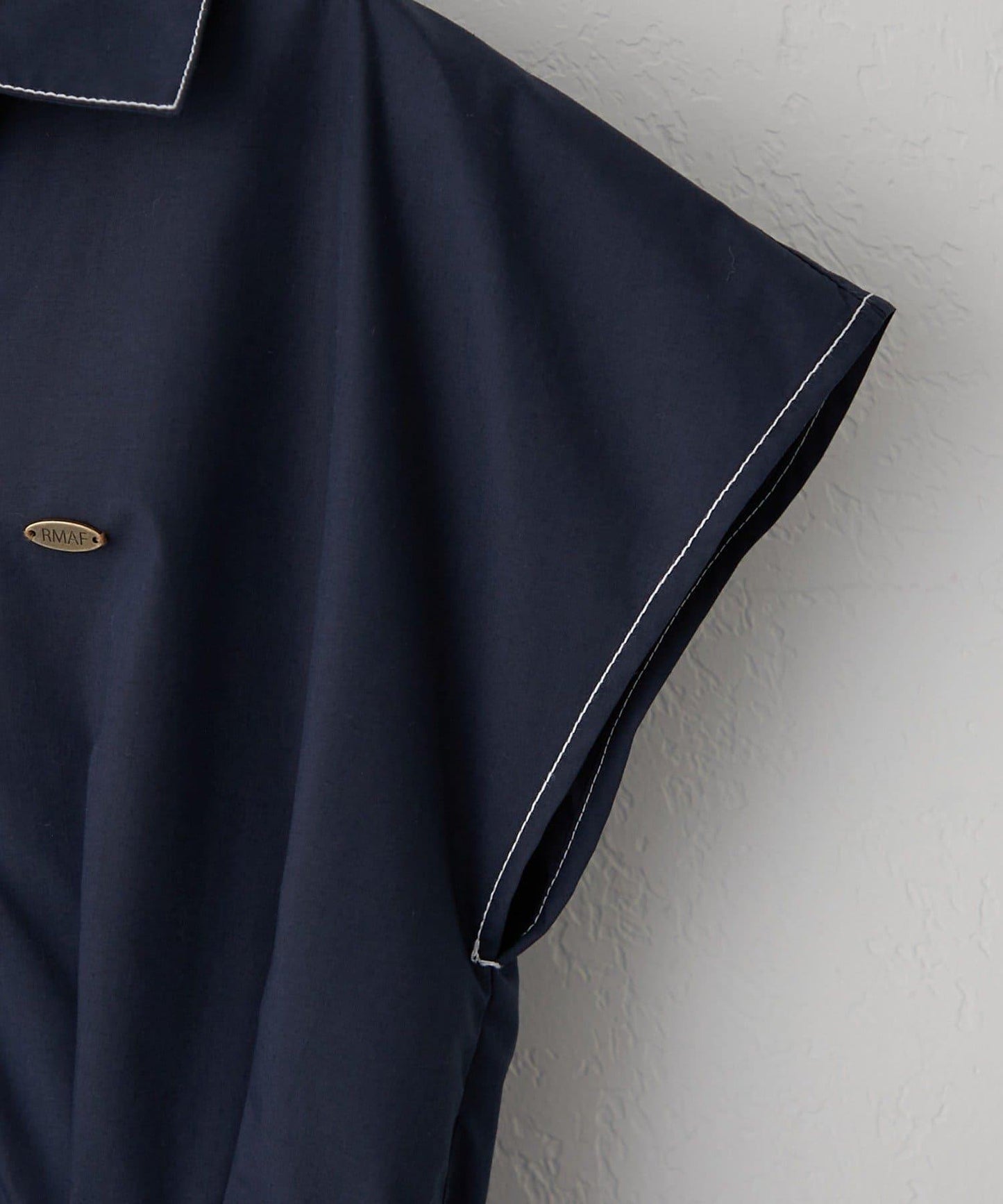 美型剪裁 開襟 法式袖 連衣裙