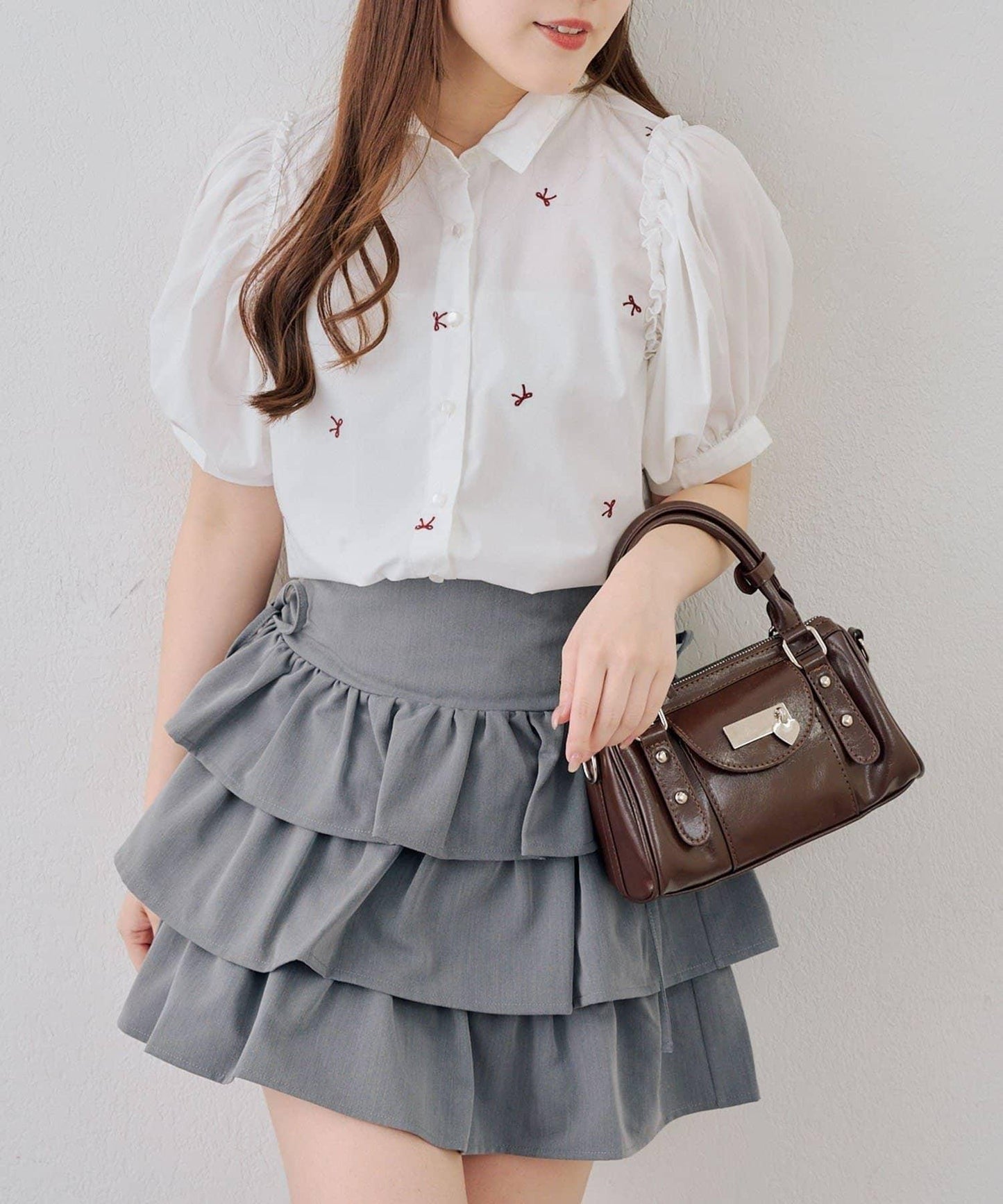 可愛蝴蝶結刺繡襯衫