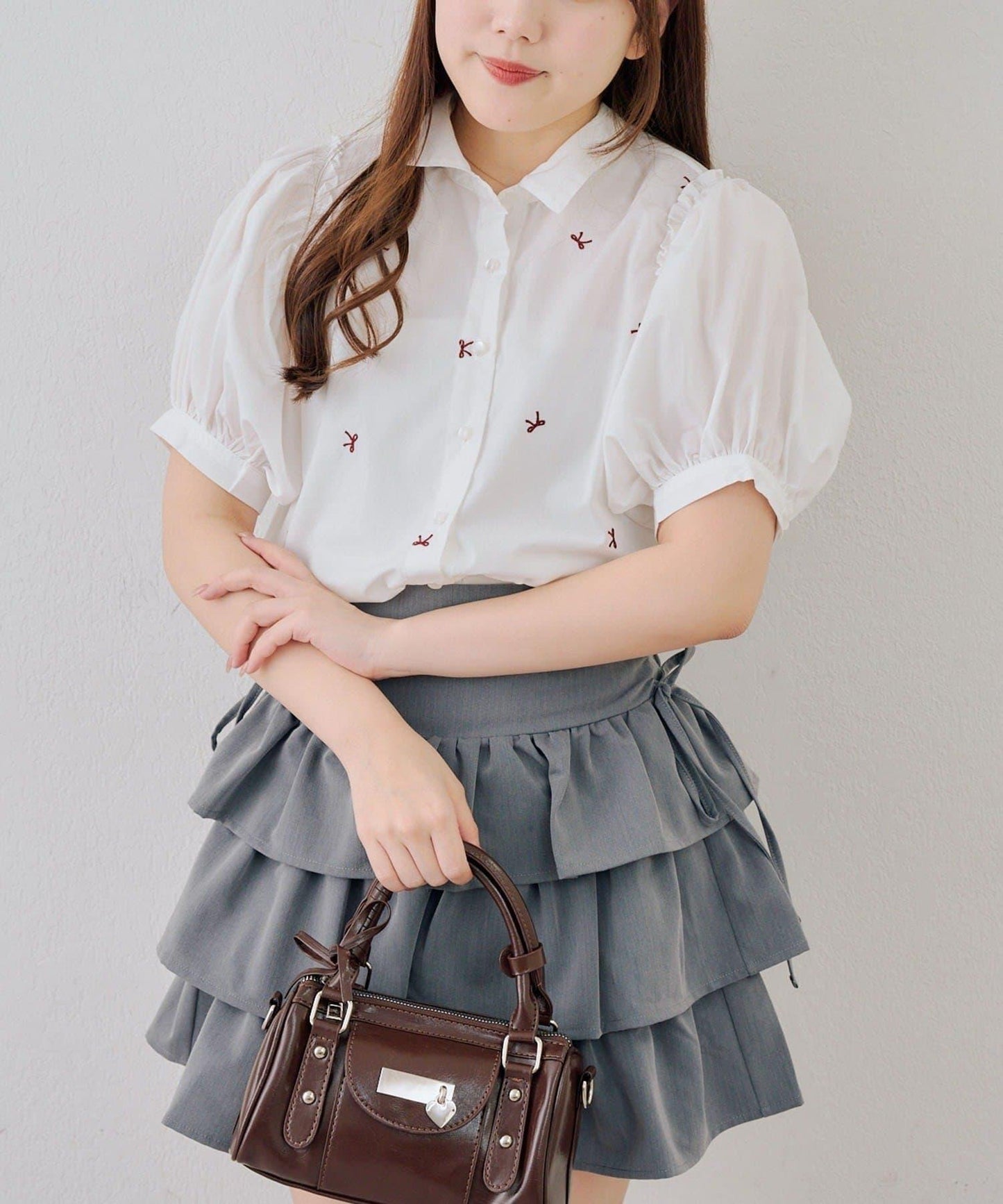 可愛蝴蝶結刺繡襯衫