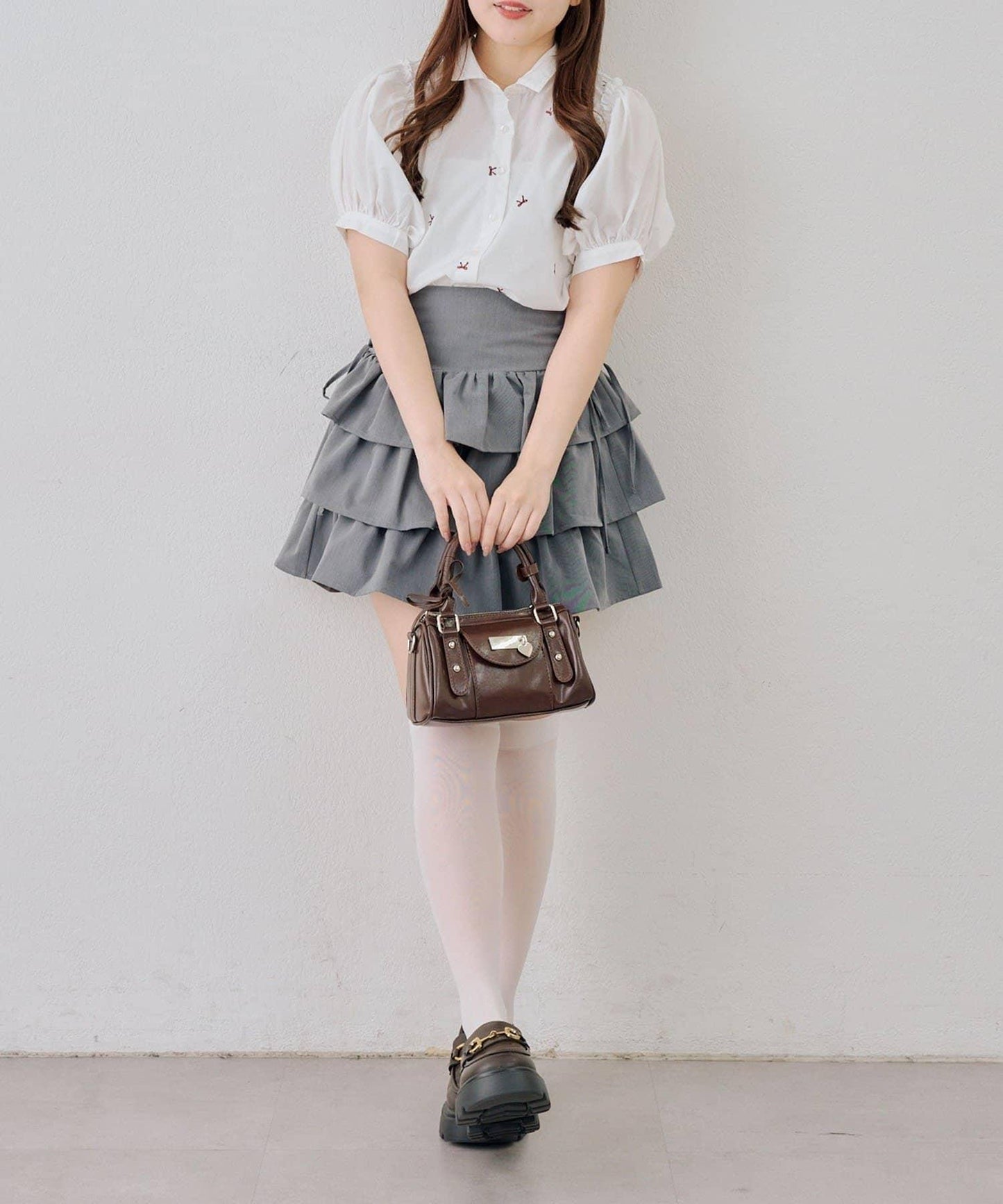 可愛蝴蝶結刺繡襯衫