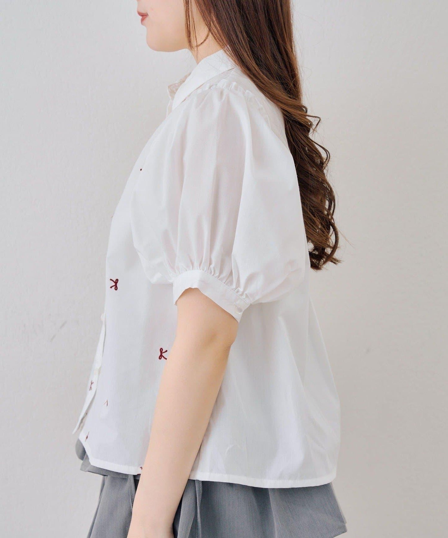 可愛蝴蝶結刺繡襯衫