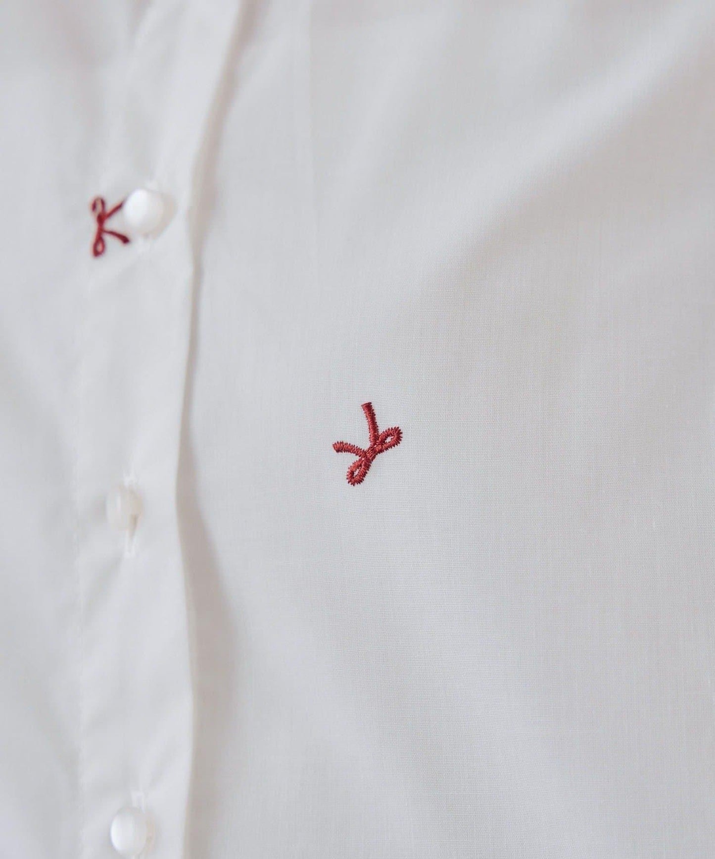 可愛蝴蝶結刺繡襯衫