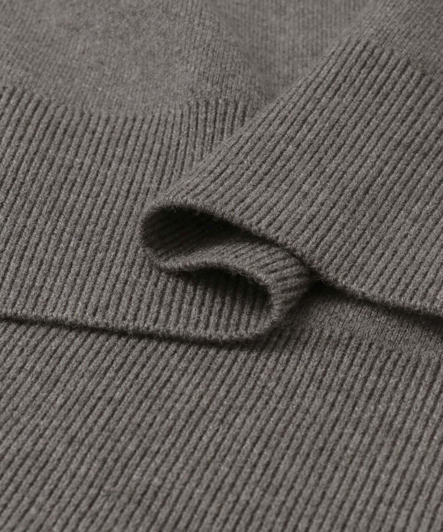 中性棉羊絨順滑針織套頭衫