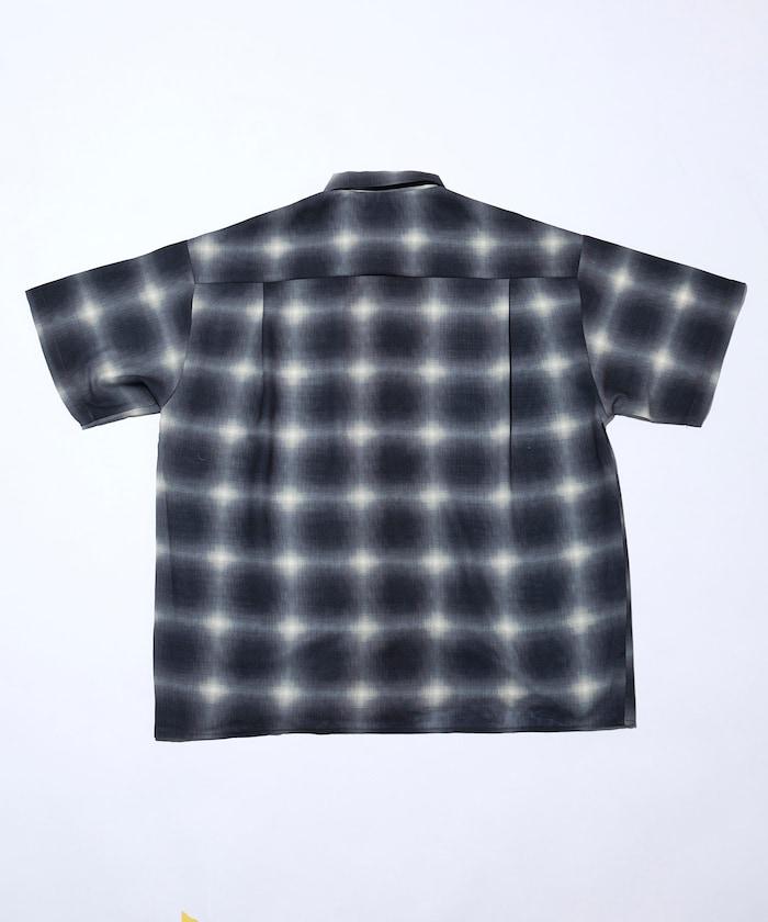 網眼材質 ＋ 寬鬆廓形 ＋ 滿版圖案設計 ＋ 開襟 ＋ 短袖襯衫 最終商品名： 網眼寬鬆廓形滿版圖案開襟短袖襯衫