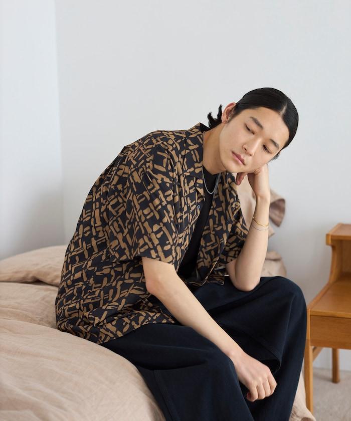 網眼材質 ＋ 寬鬆廓形 ＋ 滿版圖案設計 ＋ 開襟 ＋ 短袖襯衫 最終商品名： 網眼寬鬆廓形滿版圖案開襟短袖襯衫