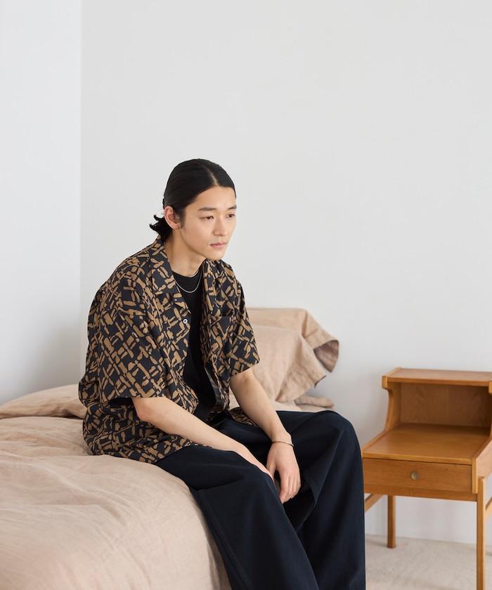 網眼材質 ＋ 寬鬆廓形 ＋ 滿版圖案設計 ＋ 開襟 ＋ 短袖襯衫 最終商品名： 網眼寬鬆廓形滿版圖案開襟短袖襯衫