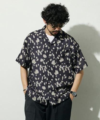 網眼材質 ＋ 寬鬆廓形 ＋ 滿版圖案設計 ＋ 開襟 ＋ 短袖襯衫 最終商品名： 網眼寬鬆廓形滿版圖案開襟短袖襯衫