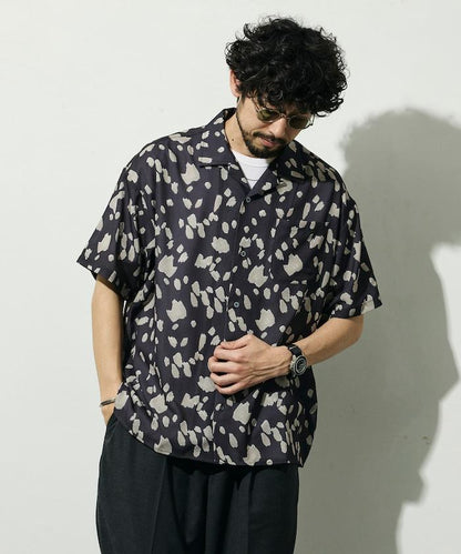 網眼材質 ＋ 寬鬆廓形 ＋ 滿版圖案設計 ＋ 開襟 ＋ 短袖襯衫 最終商品名： 網眼寬鬆廓形滿版圖案開襟短袖襯衫