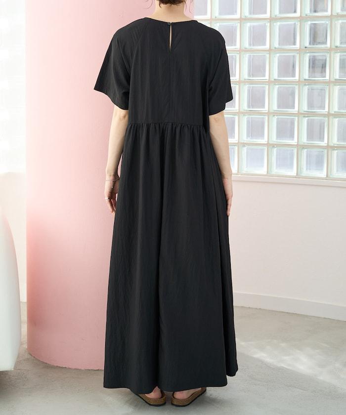 尼龍皺感 拼接層疊 輕盈面料 連衣裙