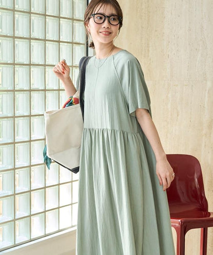 尼龍皺感 拼接層疊 輕盈面料 連衣裙