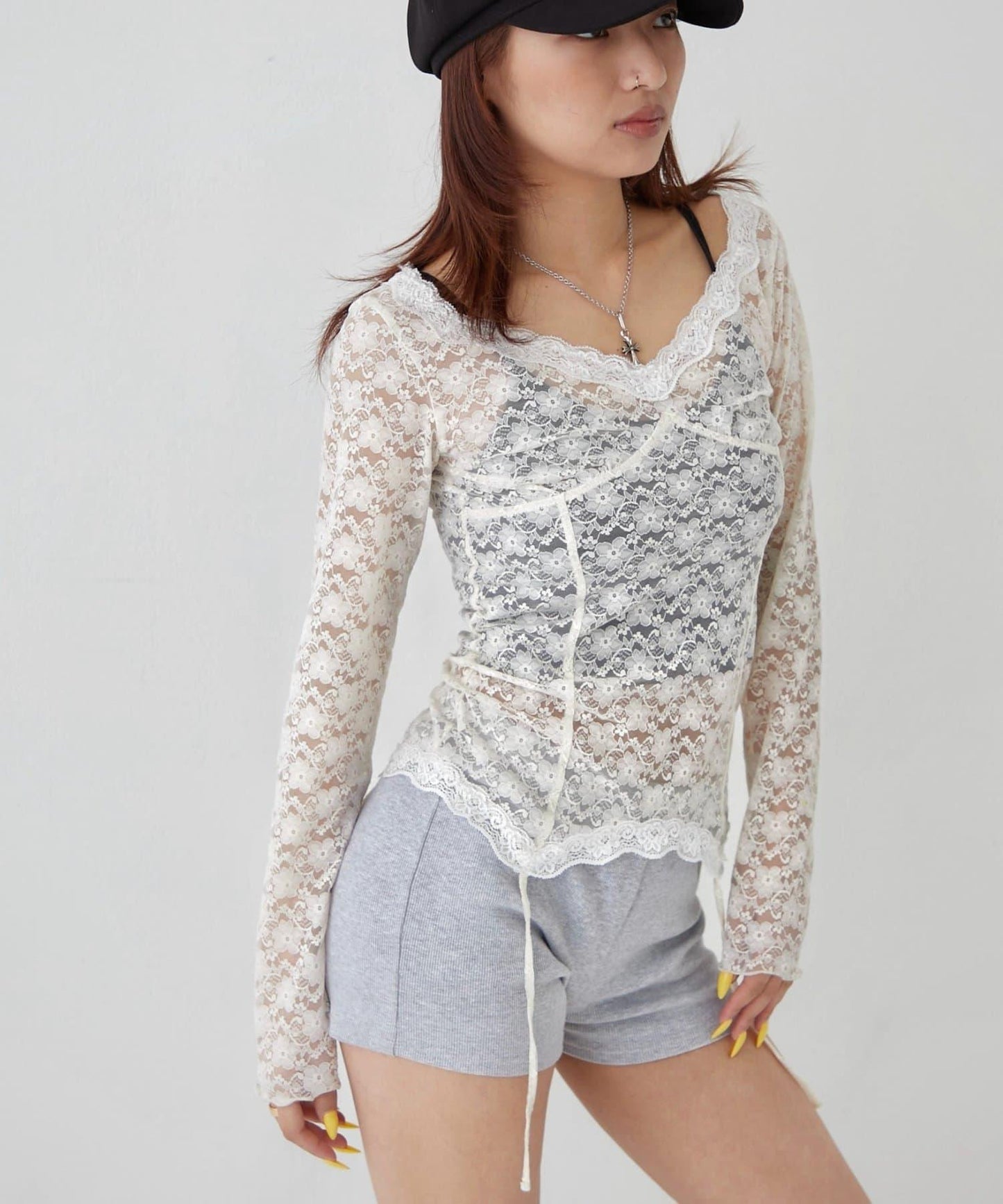 蕾絲吊帶上衣