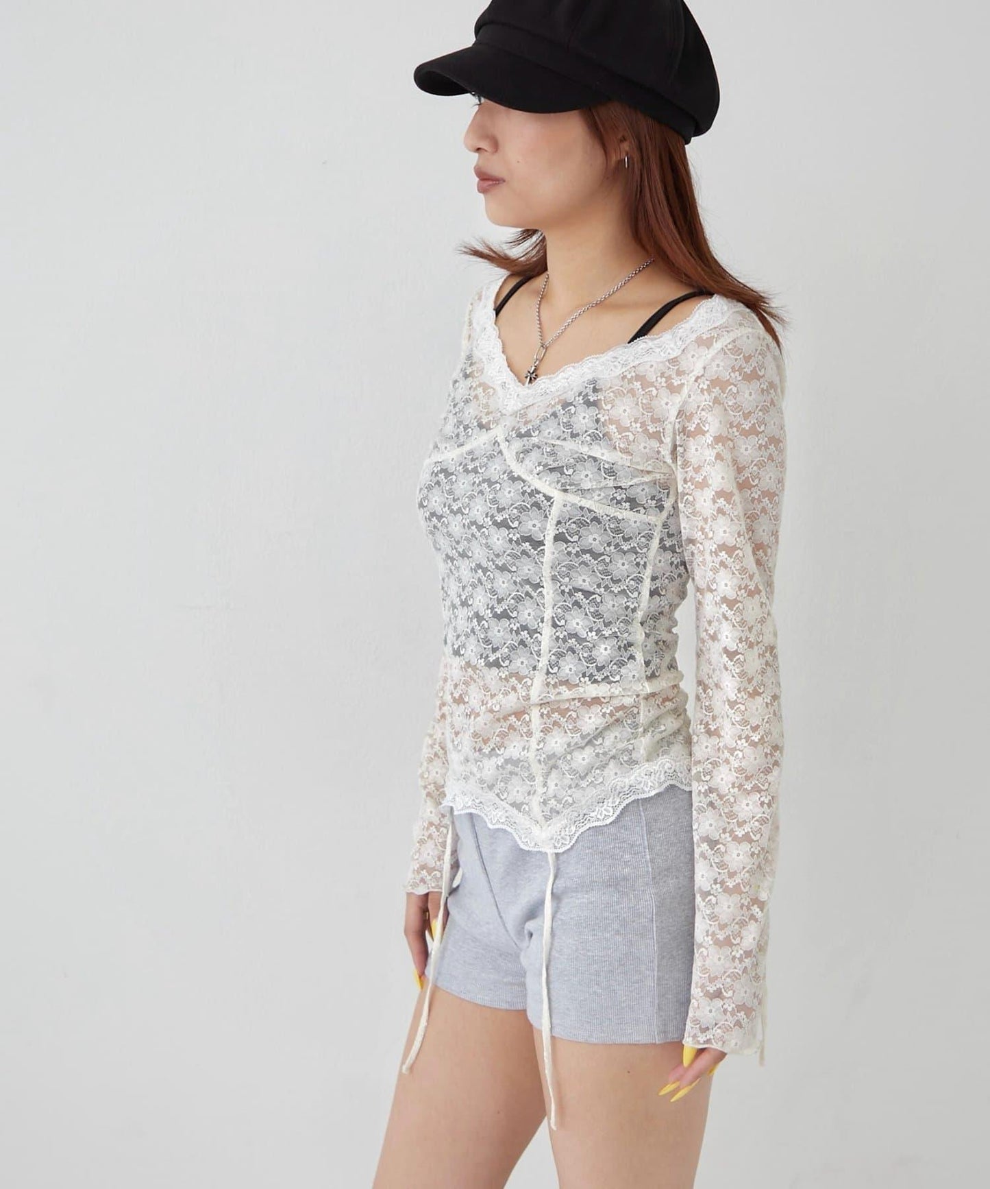 蕾絲吊帶上衣