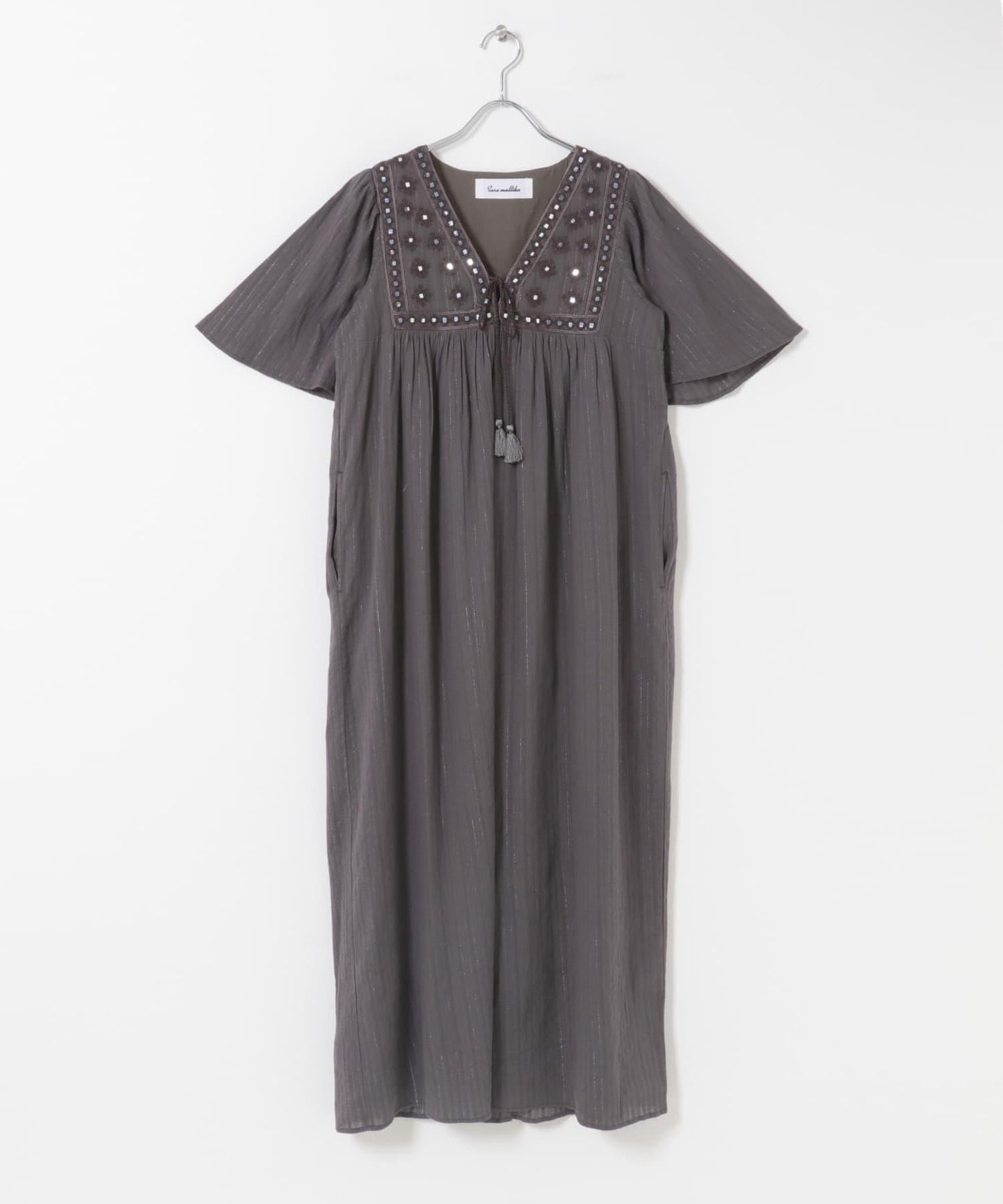 sara mallika 鏡面提花刺繡連衣裙