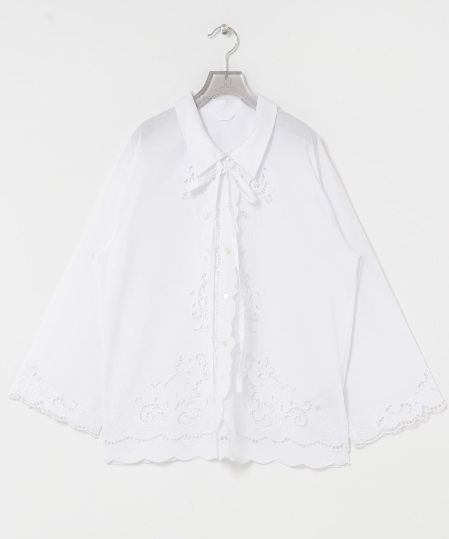 鏤空刺繡設計 襯衫