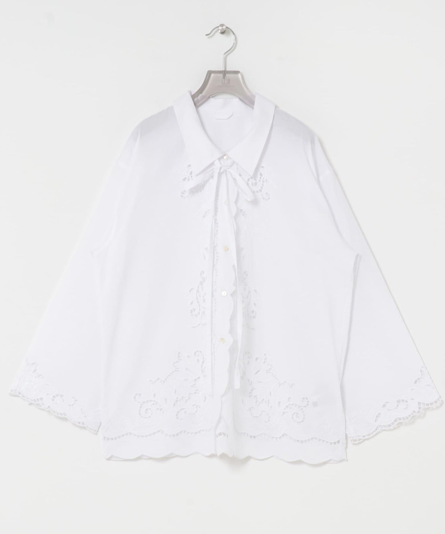 鏤空刺繡設計 襯衫