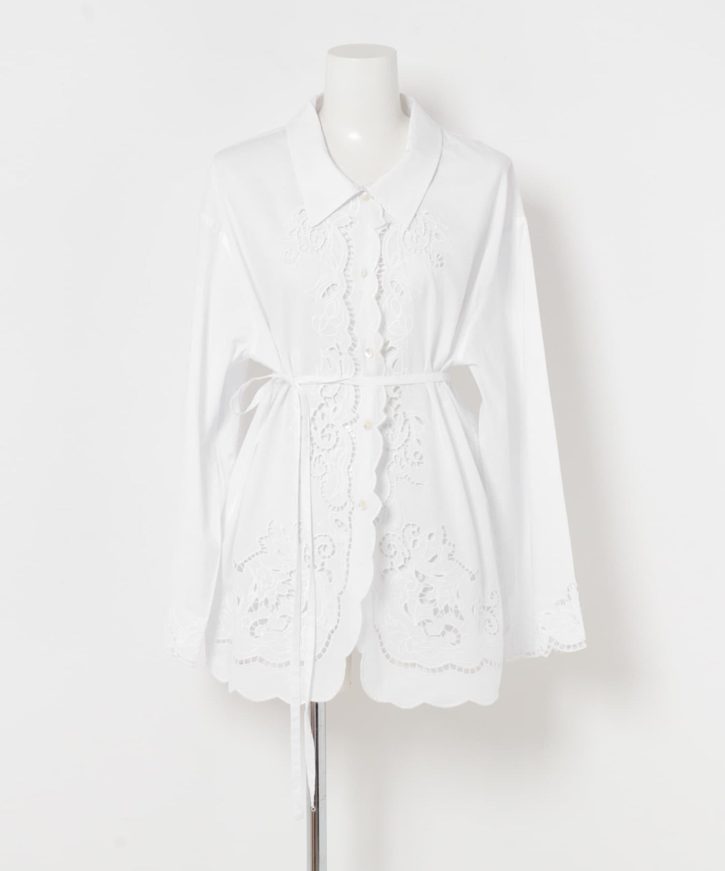 鏤空刺繡設計 襯衫