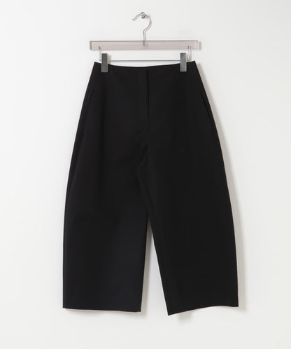 弧形版型 AMOMENTO CURVED CAPRI PANTS 七分褲