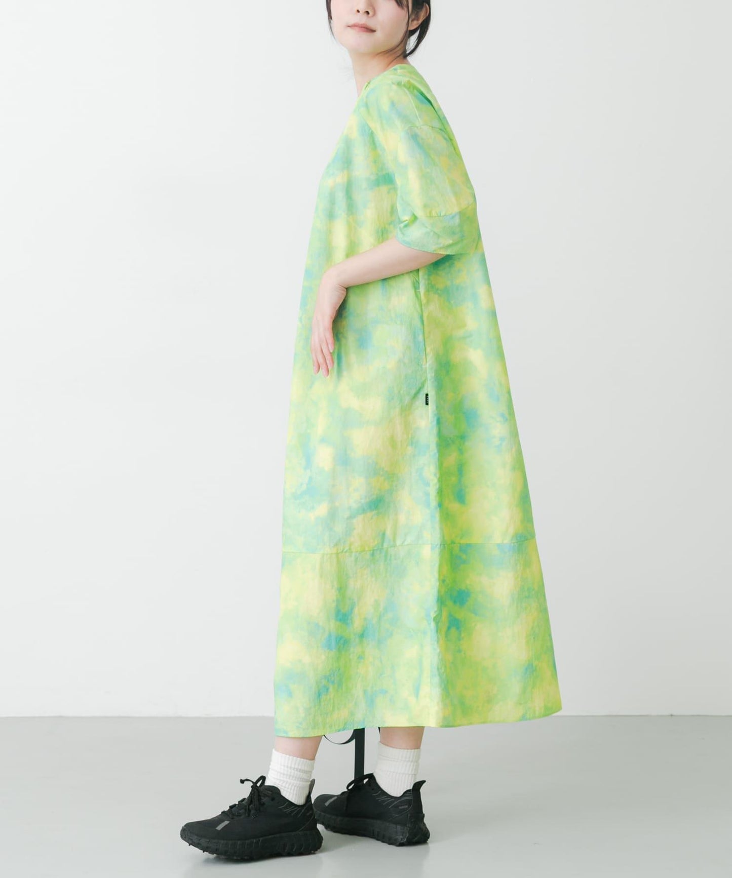 UR TECH 尼龍塔夫綢連衣裙