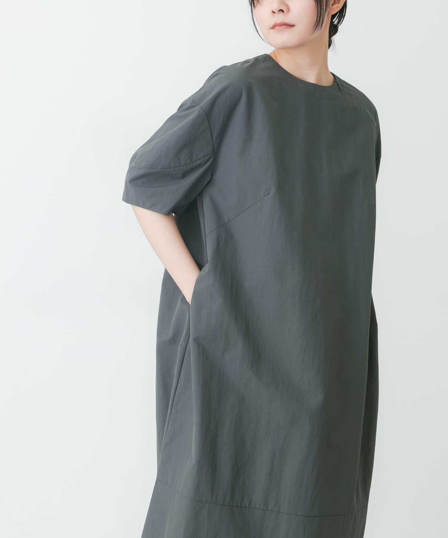 UR TECH 尼龍塔夫綢連衣裙